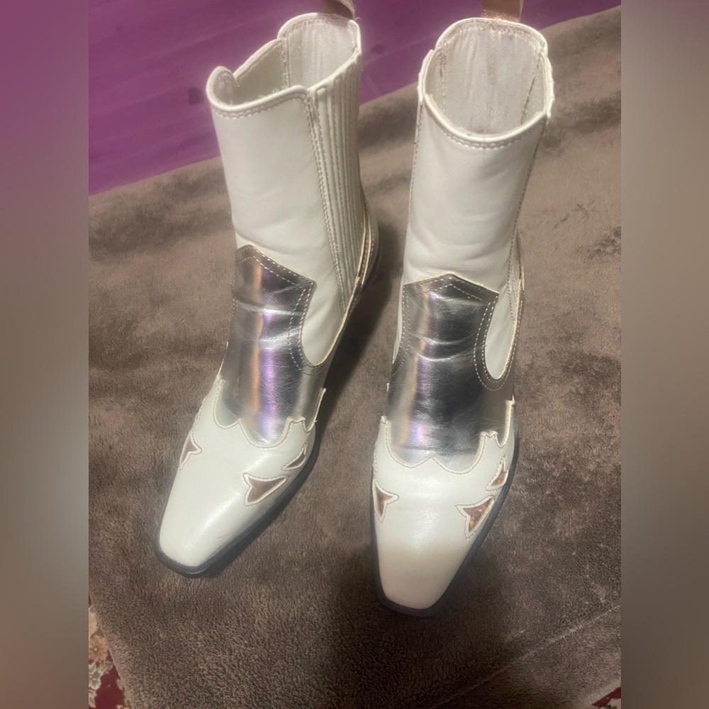 Cowboy boots 👢